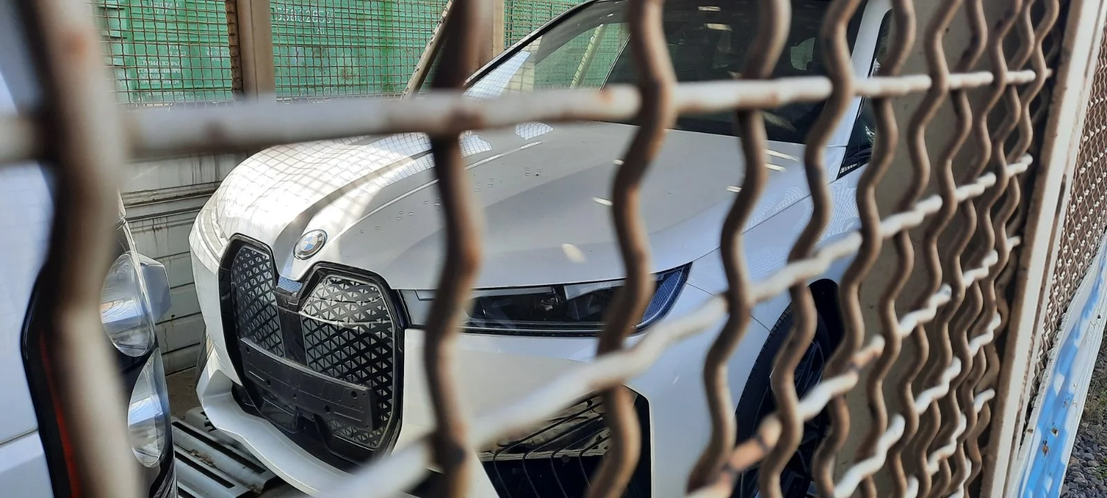 Prabangūs automobiliai nebebus geležinkeliais eksportuojami į trečiąsias šalis: dėl galimų tarptautinių sankcijų pažeidimų „LTG Cargo“ kreipėsi į teisėsaugą