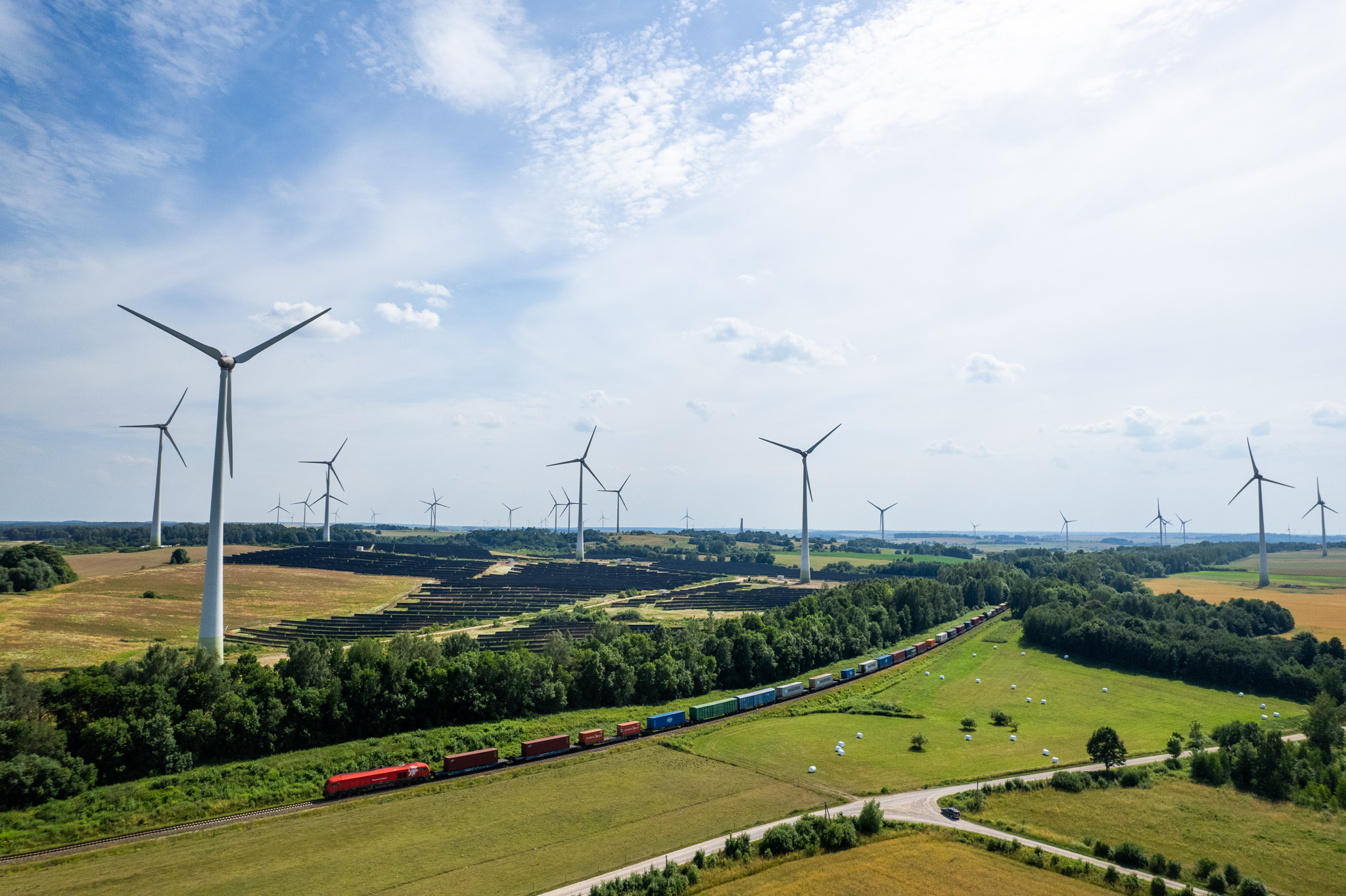 Pasitelkiame elektrą: kroviniai maršrutu Vilnius-Klaipėda keliaus efektyviau ir be poveikio aplinkai