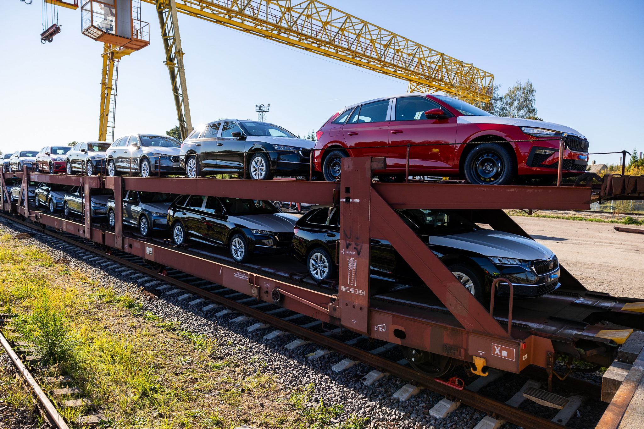 New cars – by rail: a shipment of new KIAs arrived to Kaunas